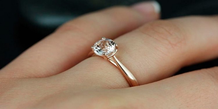 ¡Descarado! Hombre robó anillo de compromiso de su novia para pedirle matrimonio a otra 1 hombre