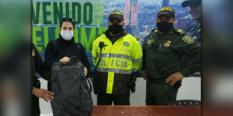 ¡Dizque la iba a devolver! Taxista se cogió una maleta que se le cayó a una persona del carro, pero la Policía la recuperó