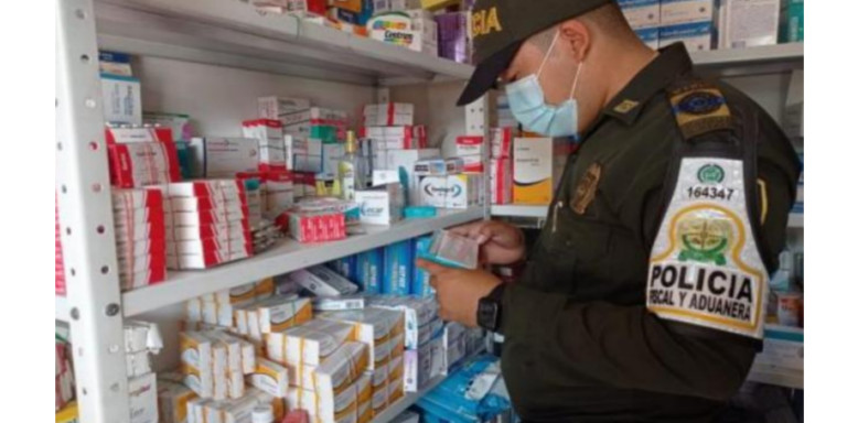 Vendían medicamentos vencidos y que almacenaban en un baño
