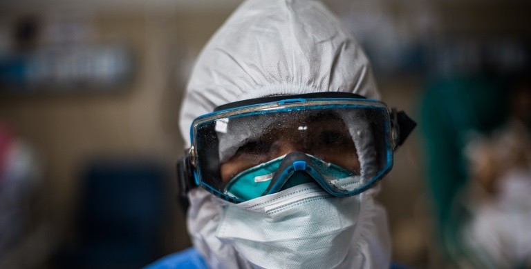 El Gobierno autoriza a médicos peruanos a tener doble remuneración del Estado