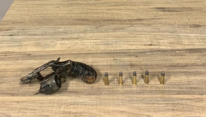 Menor de edad fue sorprendido con un revólver