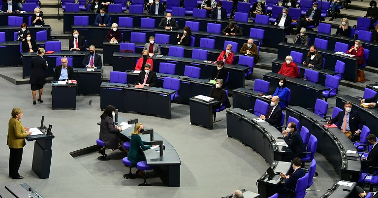 Merkel defiende la prolongación de las restricciones, pero con la meta de levantarlas