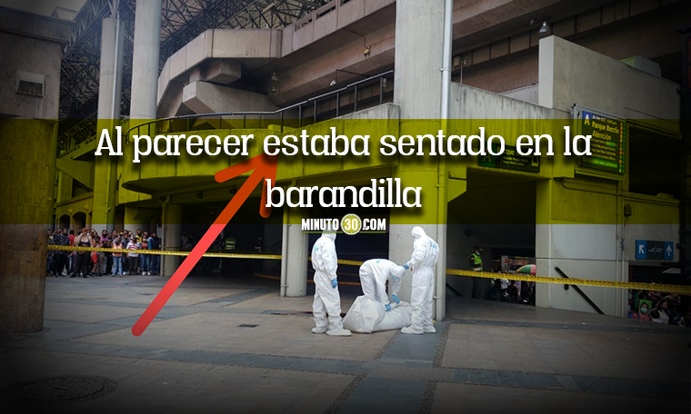 EN FOTOS Y VIDEO: ¡Se fue de espaldas y se mató! Se cayó un señor de la estación Parque Berrío del Metro de Medellín