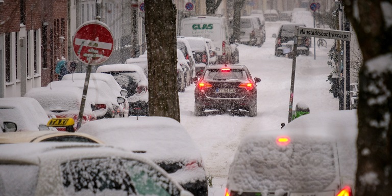 El temporal de nieve paraliza gran parte del transporte terrestre en Alemania