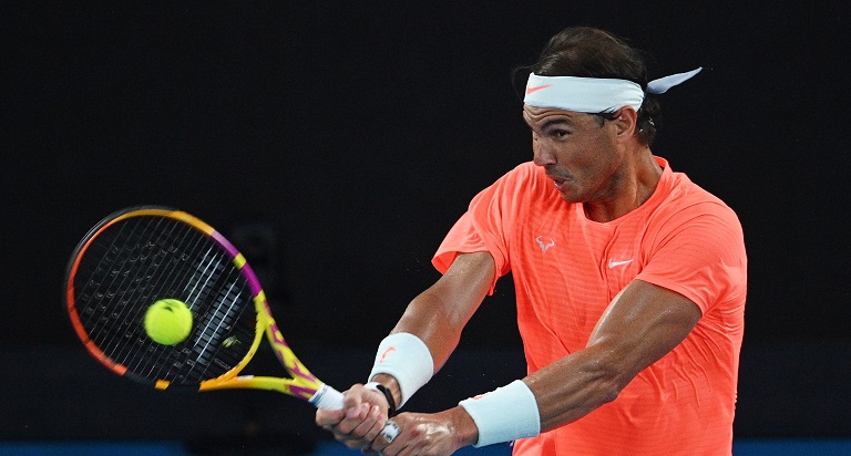 Tsitsipas reacciona y vence a Nadal en cuartos de final Tsitsipas reacciona y vence a Nadal en cuartos de final