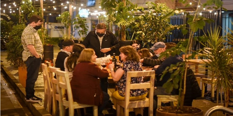 ¡Atención! Alcalde de Medellín amplia horario para la venta de licor