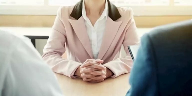 La norma que limita a las mujeres a conseguir empleo en Colombia, y que quieren tumbar tras 71 años