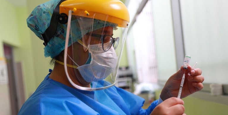 Perú inicia la vacunación contra la covid-19: