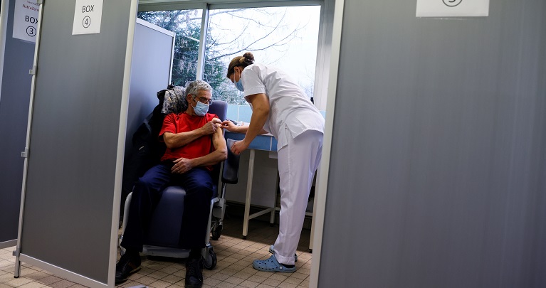 Francia calcula que a finales de febrero tendrá 4,3 millones de vacunados