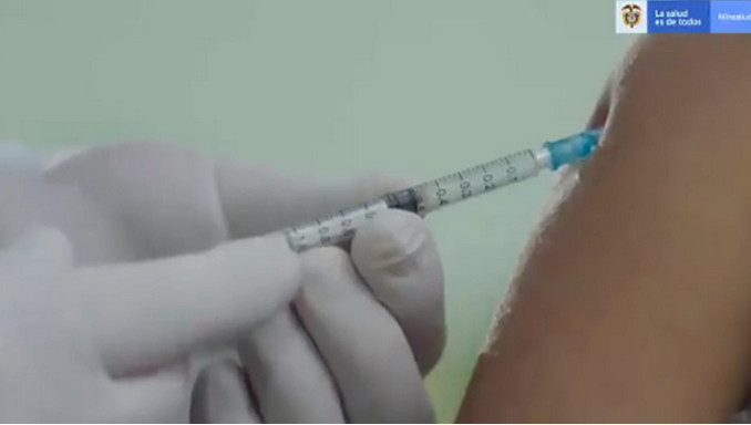 Para vacunarse contra el Covid debe firmar un consentimiento informado