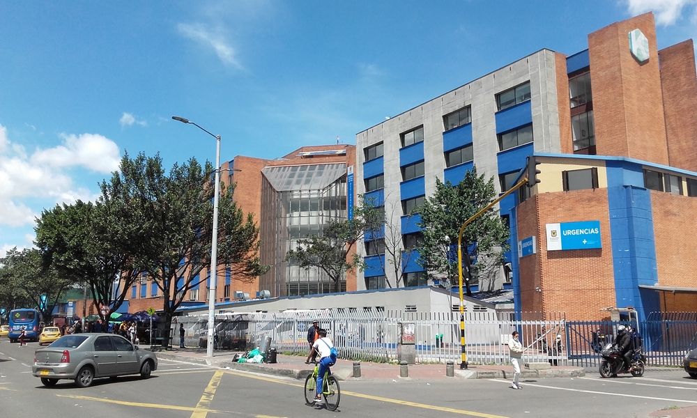 VIDEO: En el Hospital de Kennedy bajaron 'a la brava' a un paciente enfermo de una camilla; lo dejaron en el piso 1 Hospital_Kennedy_de_Bogotá_abr_2019