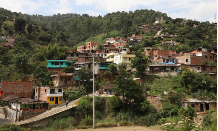 Alcaldía de Medellín adelanta proyecto de alcantarillado que beneficiará a 1.550 familias