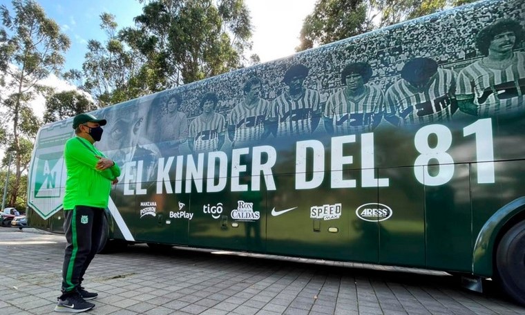 Atlético Nacional le rinde homenaje al 'Kinder de Zubeldía', en el nuevo diseño de su bus 1 Bus de Atletico Nacional