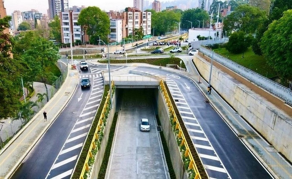 ¡Qué buena! Medellín recibe el deprimido del paso a desnivel de la Transversal Inferior con la loma de Los González 1 Medellín recibe nueva obra