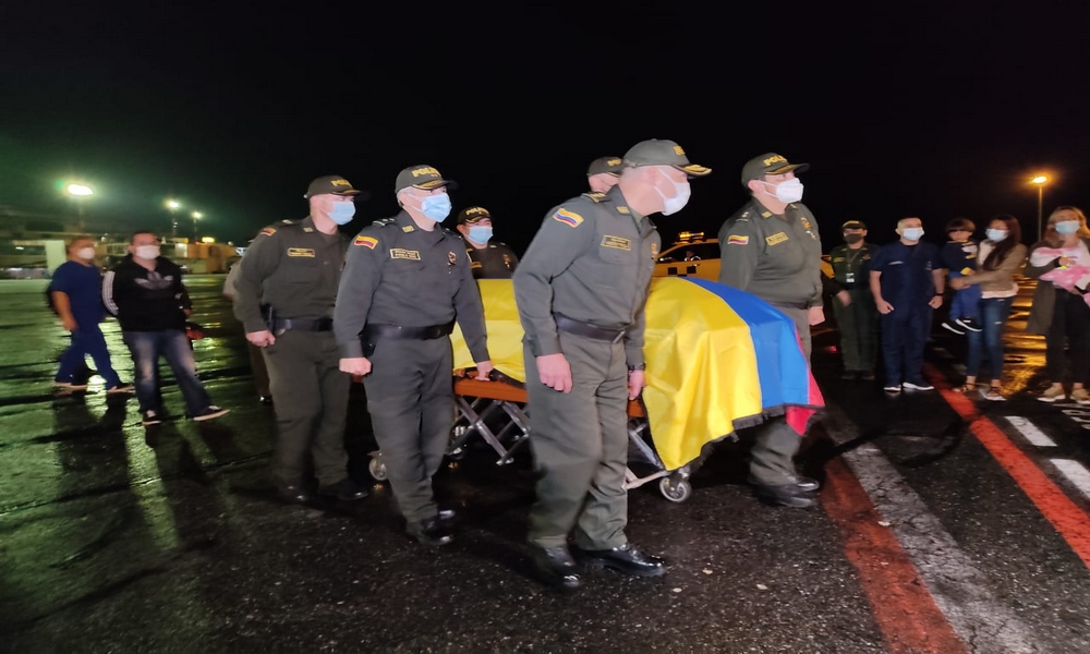 VIDEO Y FOTOS: Con honores, así fue recibido el cuerpo del patrullero Edwin Caro Gómez en Medellín 9 Edwin Caro Gómez