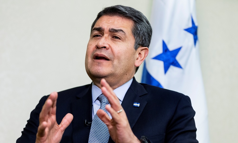 ¡EE.UU lo pide por vínculos con el narcotráfico! La captura del expresidente de Honduras puede ser cuestión de horas 2 Capo hondureño revela en EEUU que le pagó al presidente Hernández para seguir delinquiendo