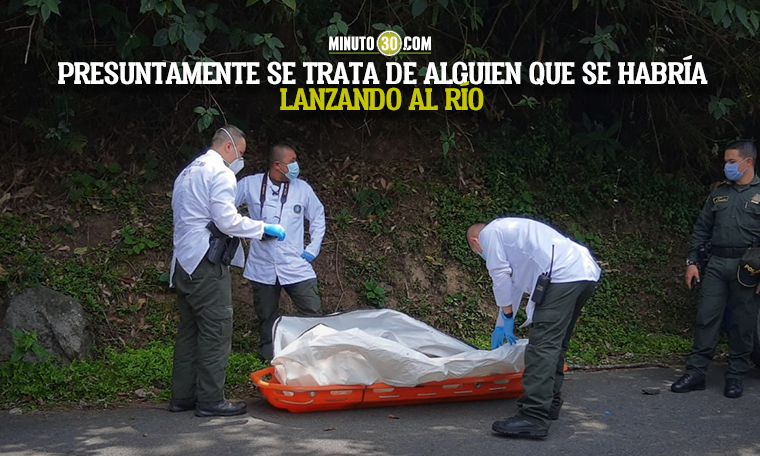 FOTOS: ¡Sacaron un muerto del río Medellín! Al parecer, es un hombre que estaba desaparecido desde febrero