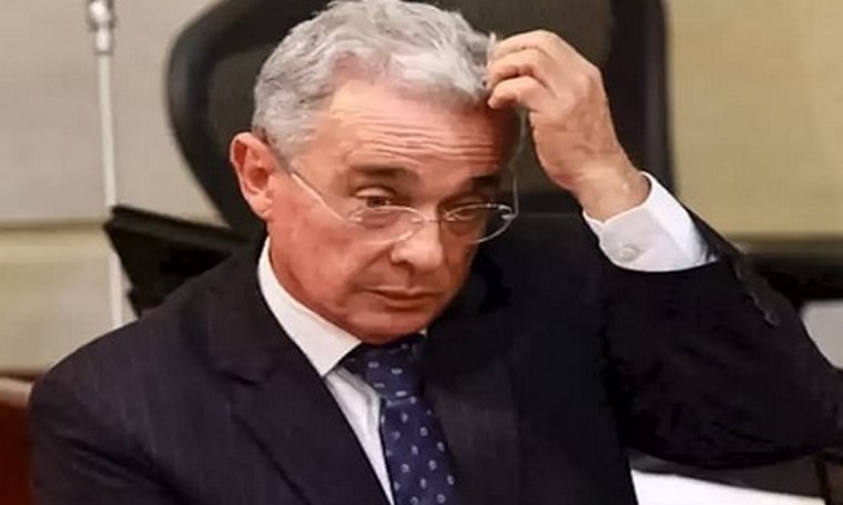 "Expresan mis abogados que el Magistrado Reyes no ha entregado el celular decomisado al testigo Monsalve": Álvaro Uribe 1 Álvaro Uribe