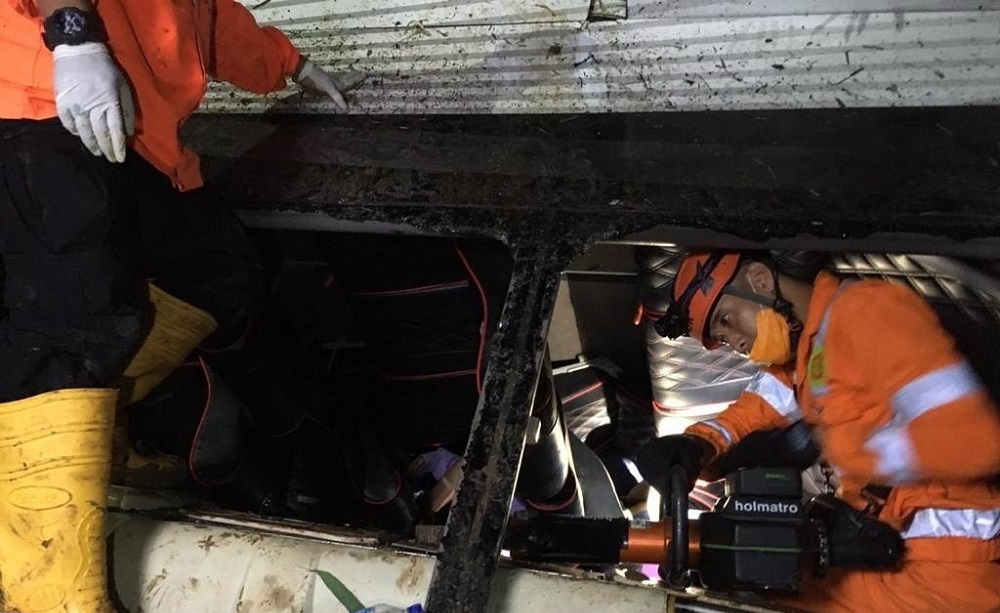 Al menos 27 muertos en un accidente de autobús en Indonesia 1 Al menos 27 muertos en un accidente de autobús en Indonesia