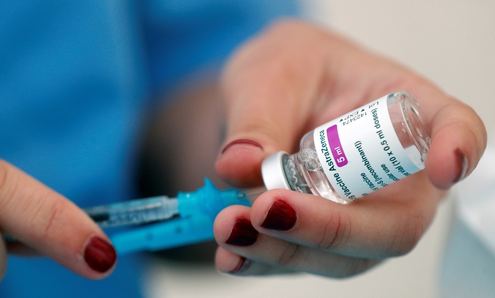 Investigan la muerte de una profesora que recibió la vacuna de AstraZeneca 1 Investigan la muerte de una profesora que recibió la vacuna de AstraZeneca