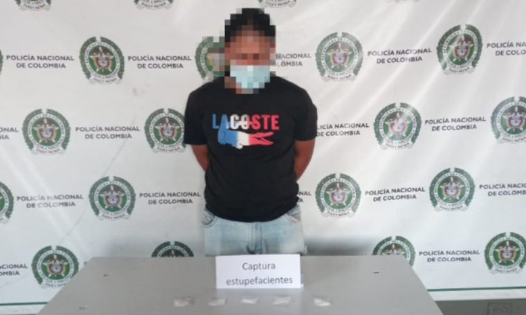 ¡Las tenía listas para vender! Lo pillaron con varias bolsitas de cocaína 1 Capturado