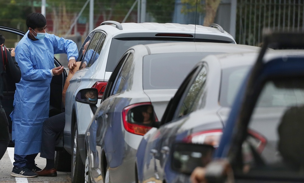 Pandemia se agrava en Chile, que confina el centro de Santiago y Viña del Mar