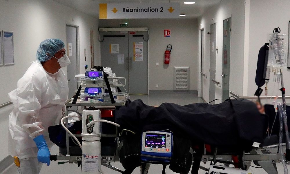 Los casos globales de covid-19 aumentan por tercera semana consecutiva