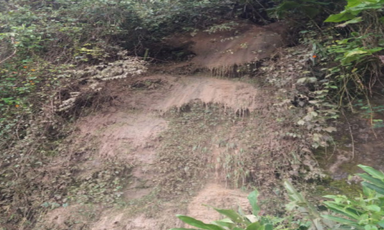 Autoridades recomiendan a conductores tener precaución tras deslizamiento de tierra en Manizales 1 Autoridades recomiendan a conductores tener precaución tras deslizamiento de tierra en Manizales