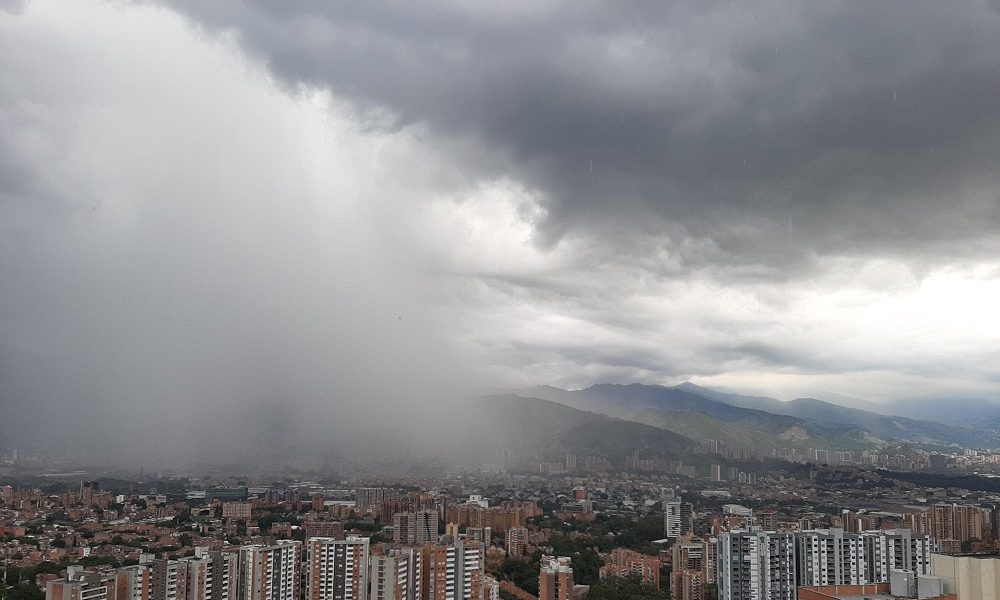Prepare el paraguas porque este viernes será pasado por agua en Medellín