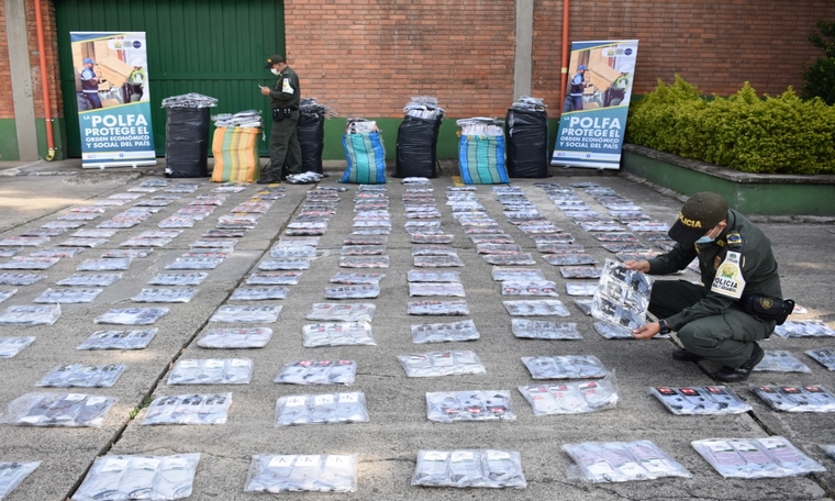 ¡Se quedaron a medias!: Autoridades impiden el ingreso de calcetines a comercios ilegales en Medellín 1 calcetines