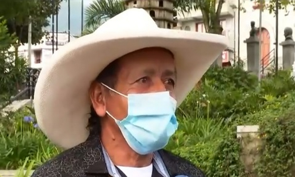 “Edwin no era solo mi hijo, era mi hermano”: Padre del patrullero asesinado en balacera en Bogotá