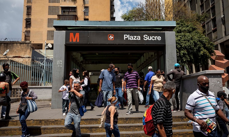 Venezuela comienza a aplicar alza progresiva a tarifas de servicios públicos