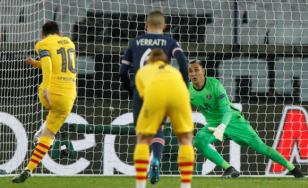Navas salva al PSG ante un gran Barcelona en el descanso PSG deja fuera de la competición al Barcelona