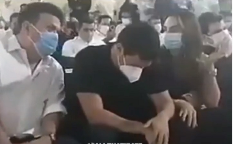 Silvestre Dangond llorando en el sepelio de Jorge Oñate