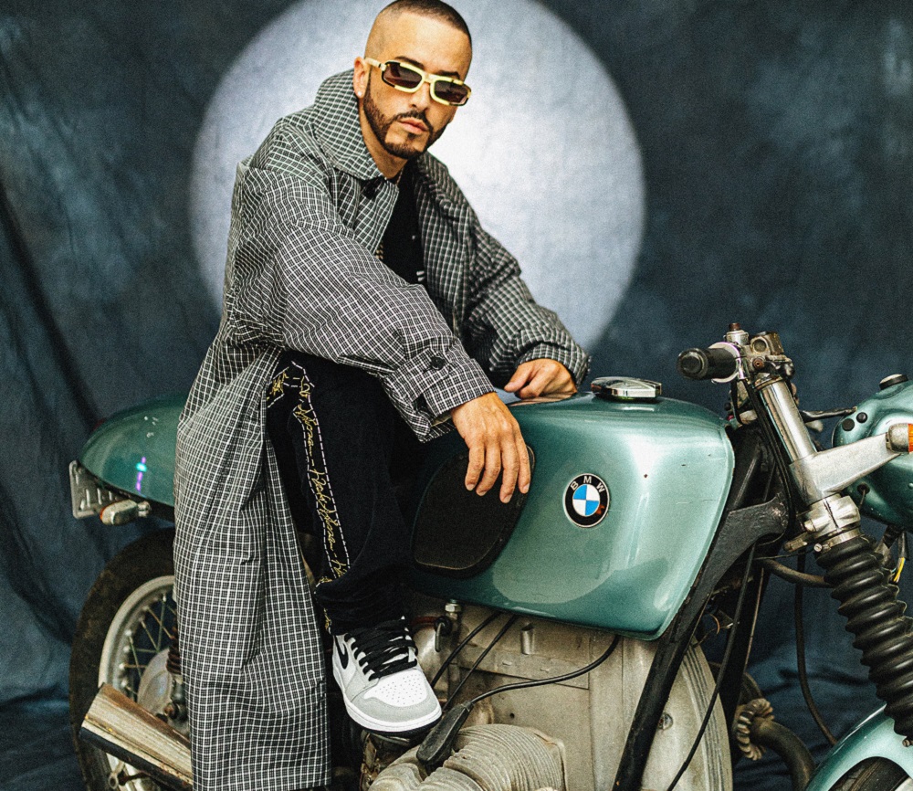Yandel da un giro de 180 grados y cambia el reguetón por el romance en "Meditar" 4 Yandel da un giro de 180 grados y cambia el reguetón por el romance en "Meditar"
