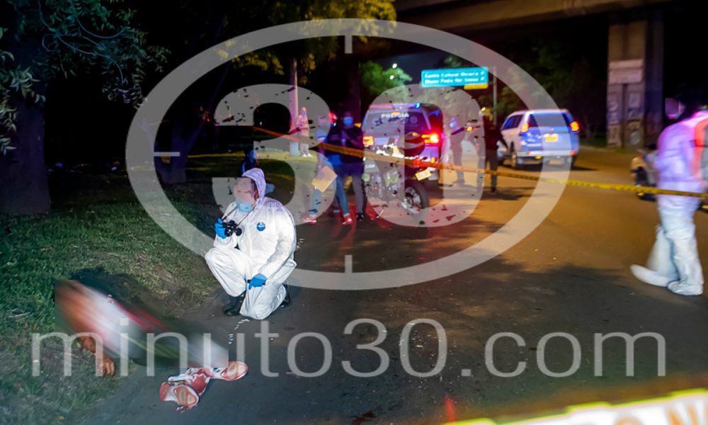 [Fotos] Por el Parque Norte hallaron un cadáver, al parecer lo arrojaron de vehículo