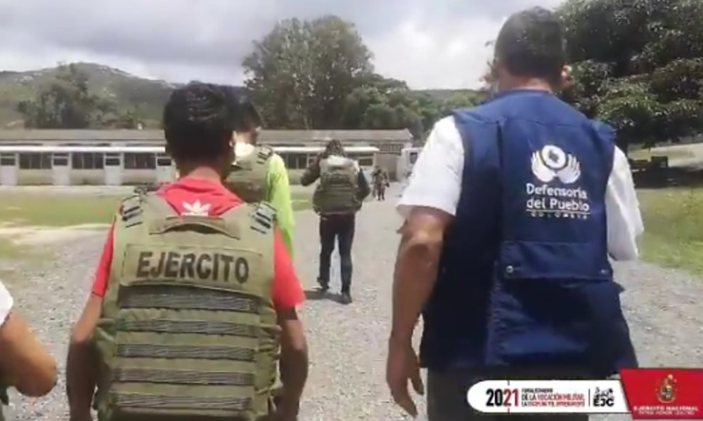 VIDEO: Familia es desplazada por no acceder a que su hijo de 16 años sea reclutado por el ELN 1 familia desplazada hacari