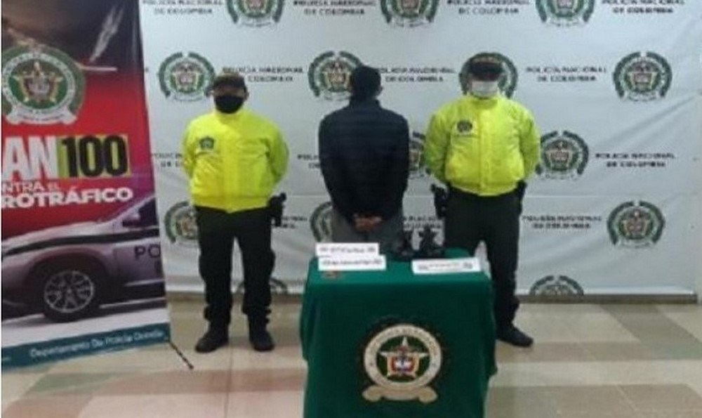 Pretendía ingresar marihuana y cocaína en un par de zapatos a las instalaciones de la Sijín 1 marihuana y cocaina