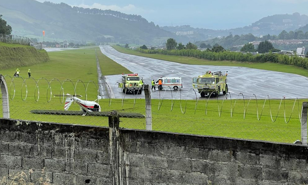 Un avión se salió de una pista en Manizales, sus ocupantes ya fueron rescatados