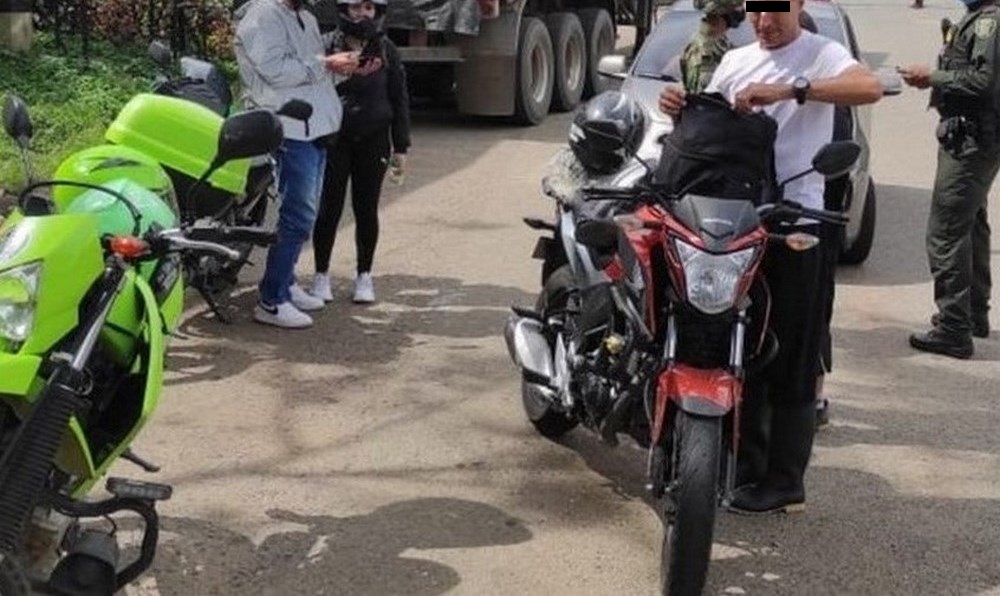 En el barrio Enciso lo 'agarraron' en una moto Nmax que habría sido hurtada 1 policia operativo