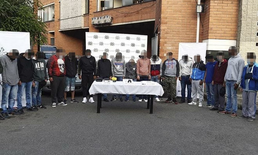 Video: Capturaron a ‘los de la Plaza de Aranjuez’, Serían responsables de cobro de extorsiones, venta de drogas, hurtos y otros delitos 1 Capturaron a ‘los de la Plaza de Aranjuez’, Serían responsables de cobro de extorsiones,