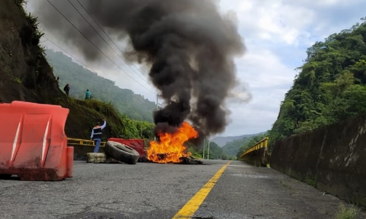 Paro en Buenaventura: Cabildos indígenas bloquean la entrada y salida de vehículos 1 Buenaventura-paro