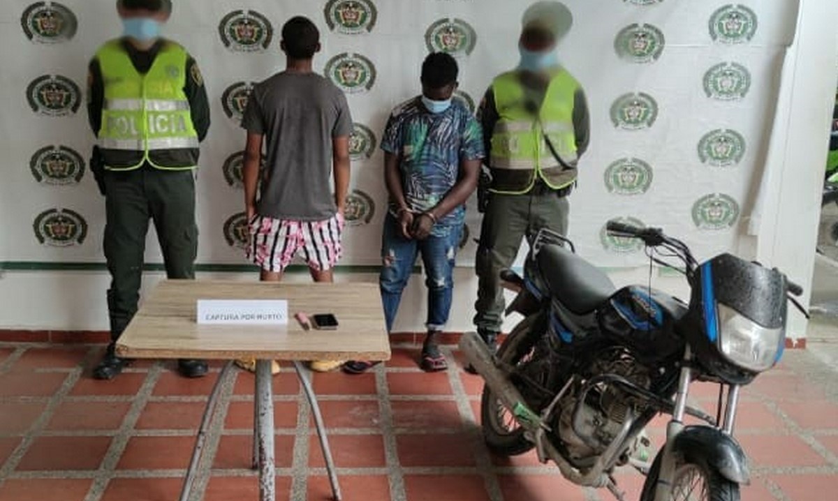 Capturados tras robarle el celular a una joven en Quibdó 1 CAPTURADOS EN FLAGRANCIA AUTORES MATERIALES DEL HOMICIDIO COMETIDO CONTRA PATRULLERO DE LA POLICIA EN QUIBDO