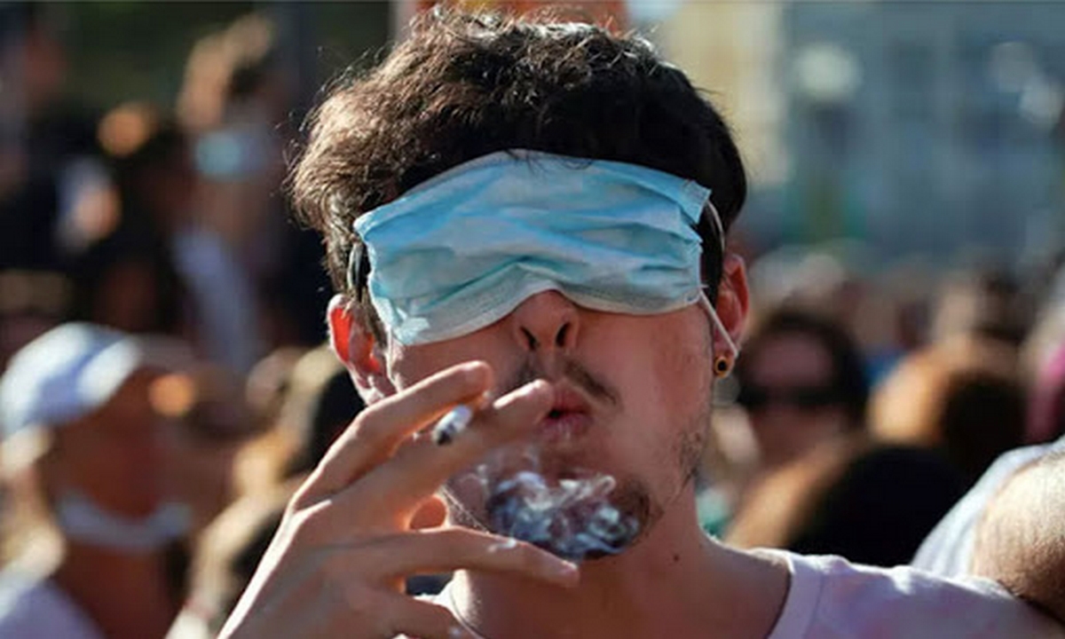 'Covidiota': Nuevo término de la RAE para definir a las personas que incumplen las medidas sanitarias 1 Covidiota-RAE