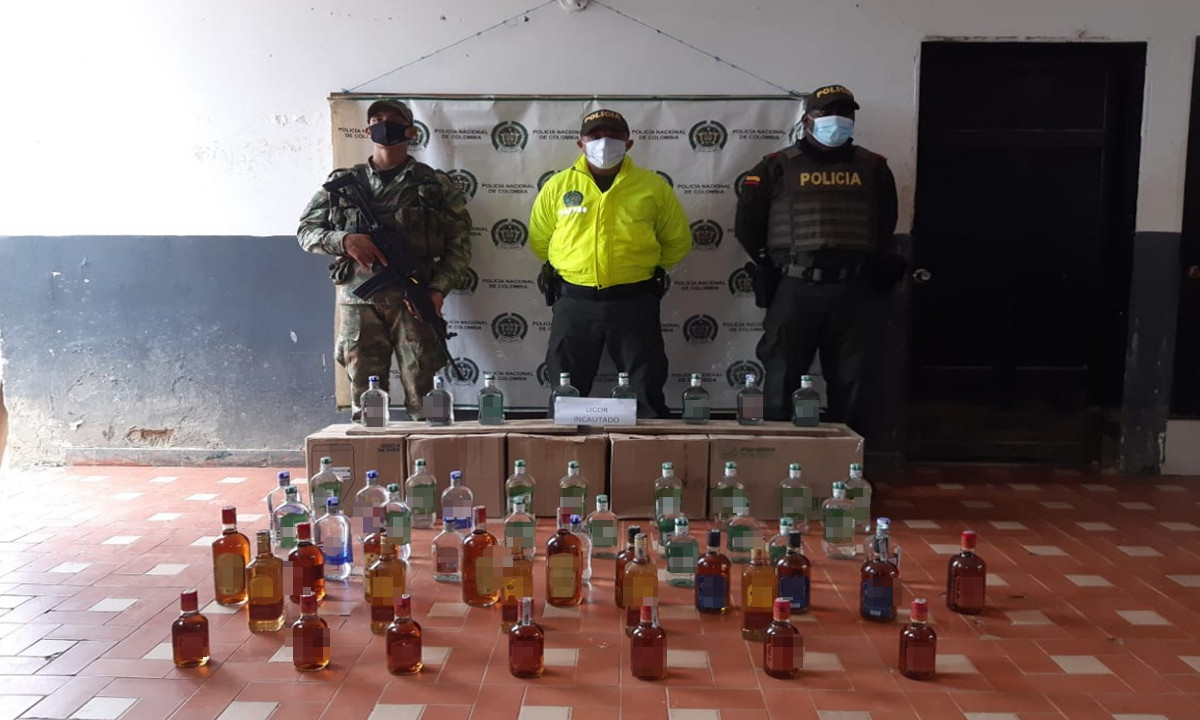 ¿'Chiviao'? Incautaron más de 40 botellas de licor ¿'Chiviao'? Incautaron más de 40 botellas de licor