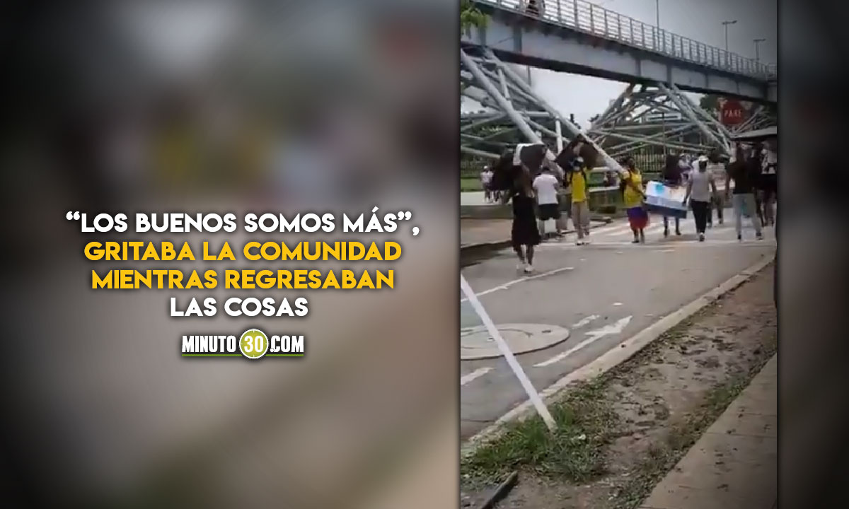 EN VIDEO: ¡Así sí es! Manifestantes devolvieron algunos de los objetos robados del Éxito en Cali 1 CALI