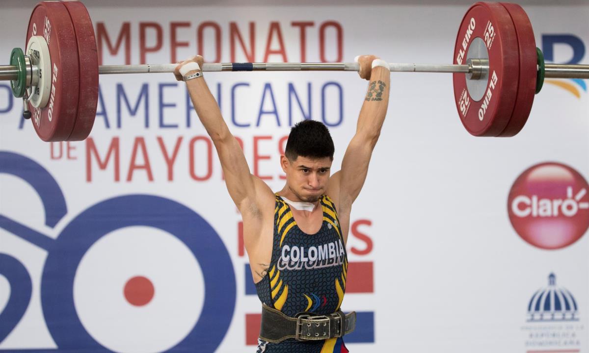 El colombiano Miguel Suárez establece un nuevo récord durante la competencia de 55kg en el Campeonato Panamericano de Mayores de Levantamiento de Pesas, en Santo Domingo (República Dominicana). EFE/ Orlando Barría El colombiano Miguel Suárez establece un nuevo récord durante la competencia de 55kg en el Campeonato Panamericano de Mayores de Levantamiento de Pesas, en Santo Domingo (República Dominicana). EFE/ Orlando Barría