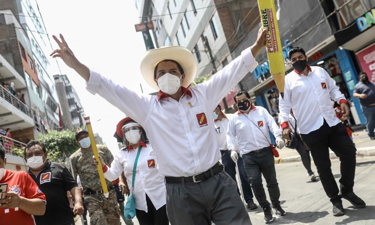 Pedro Castillo gana por casi el doble a Keiko Fujimori en Perú, según sondeo 1 En la imagen, el candidato ultraizquierdista Pedro Castillo. EFE/Aldair Mejía/Archivo