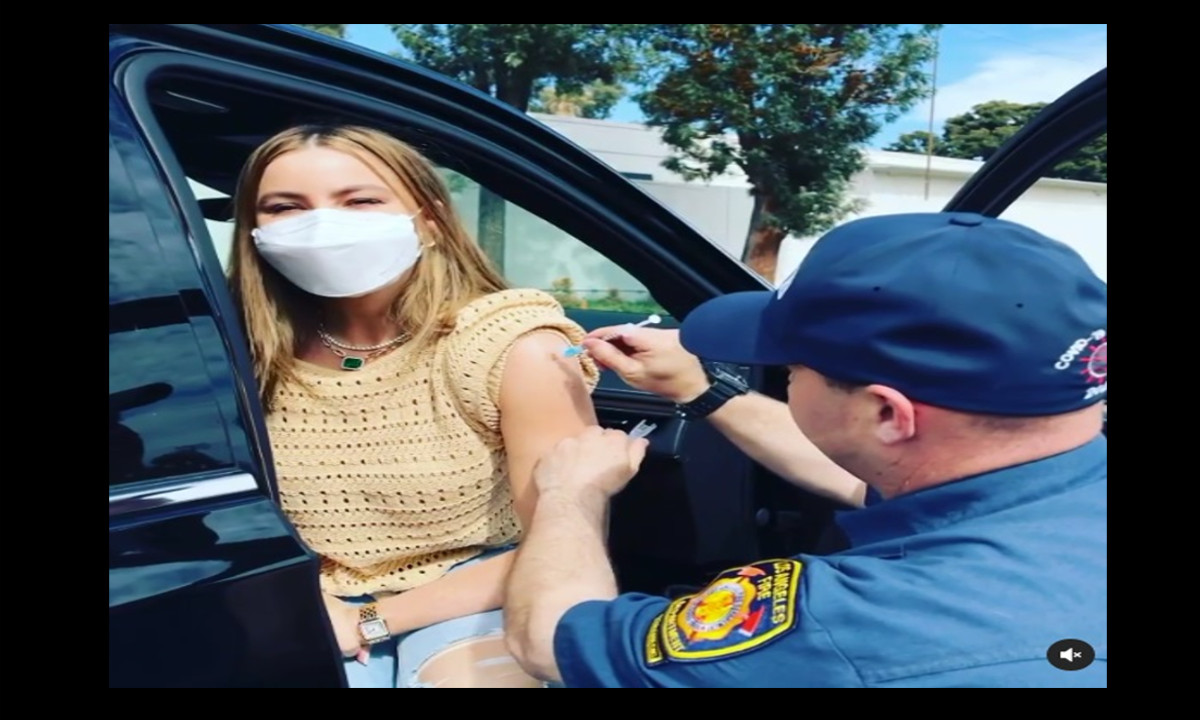 "Lo hice para que todos podamos recuperar nuestras vidas", Sofía Vergara tras aplicarse la vacuna contra el Covid 1 "Lo hice para que todos podamos recuperar nuestras vidas", Sofia Vergara tras aplicarse la vacuna contra el Covid