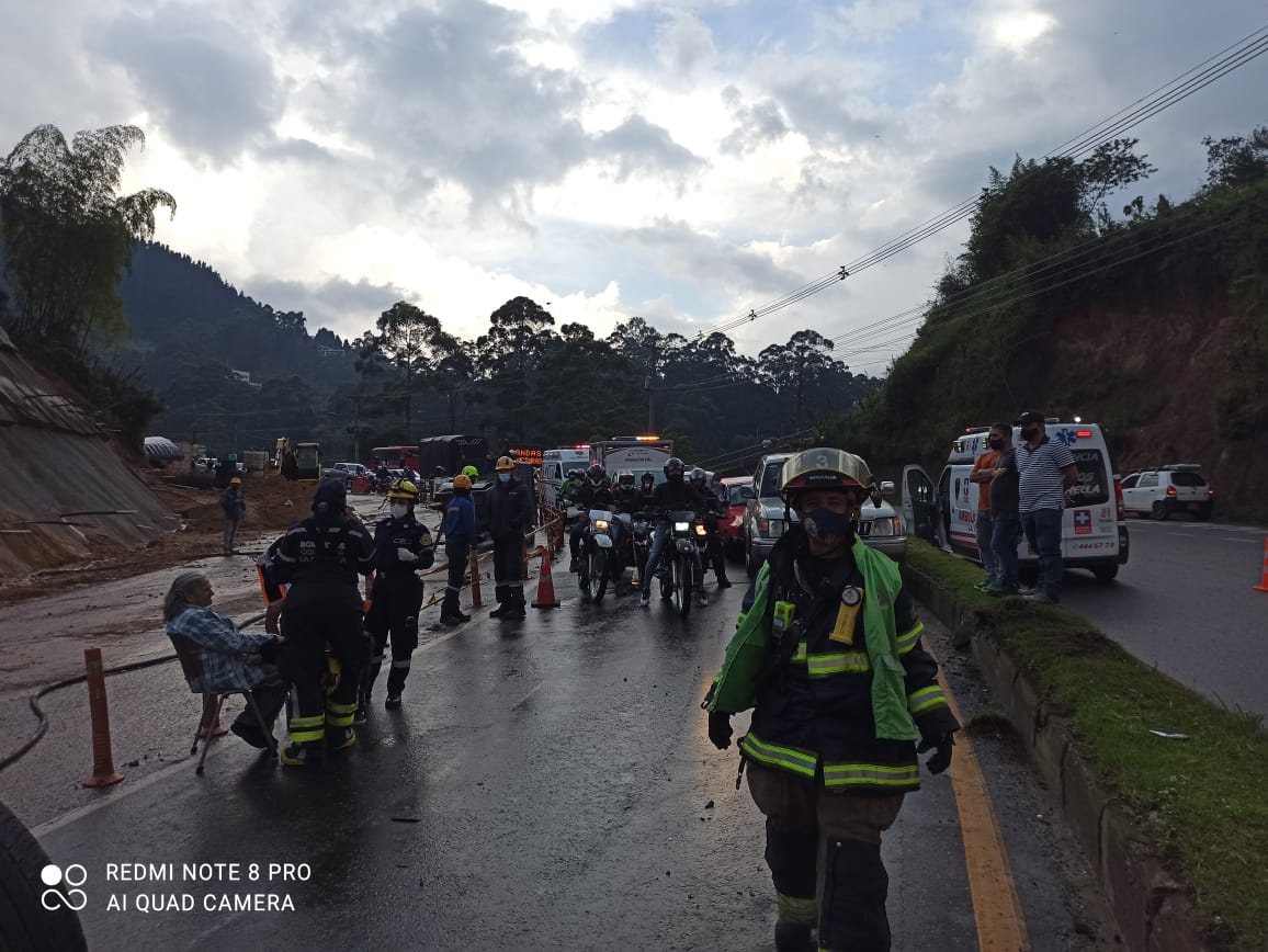 VIDEO: En la variante La Estrella-Caldas vehículo perdió el control y se volcó 2 Variante La Estrella-Caldas
